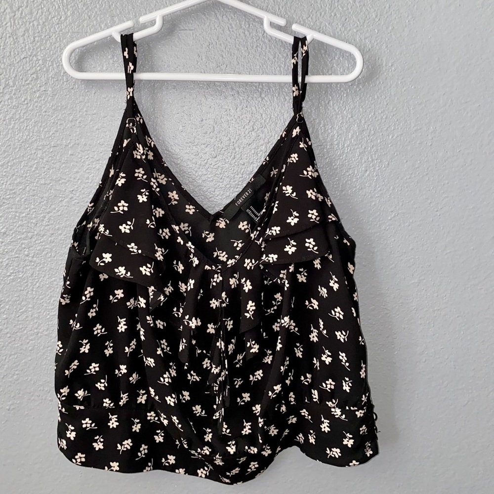 Forever 21 Cropped flowery top💕